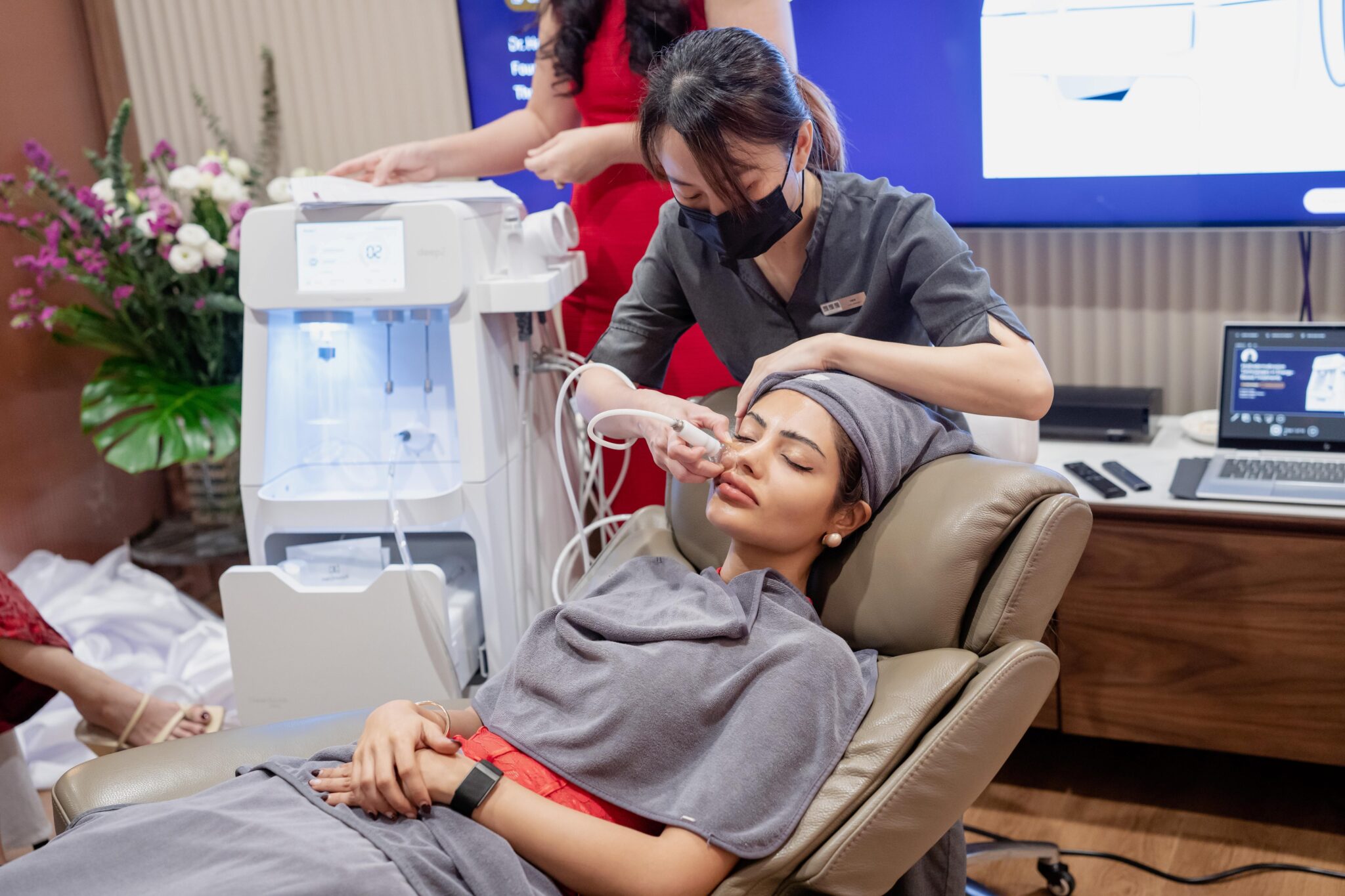 The M∙A∙C∙ Clinic introduces GLACĒ in Malaysia